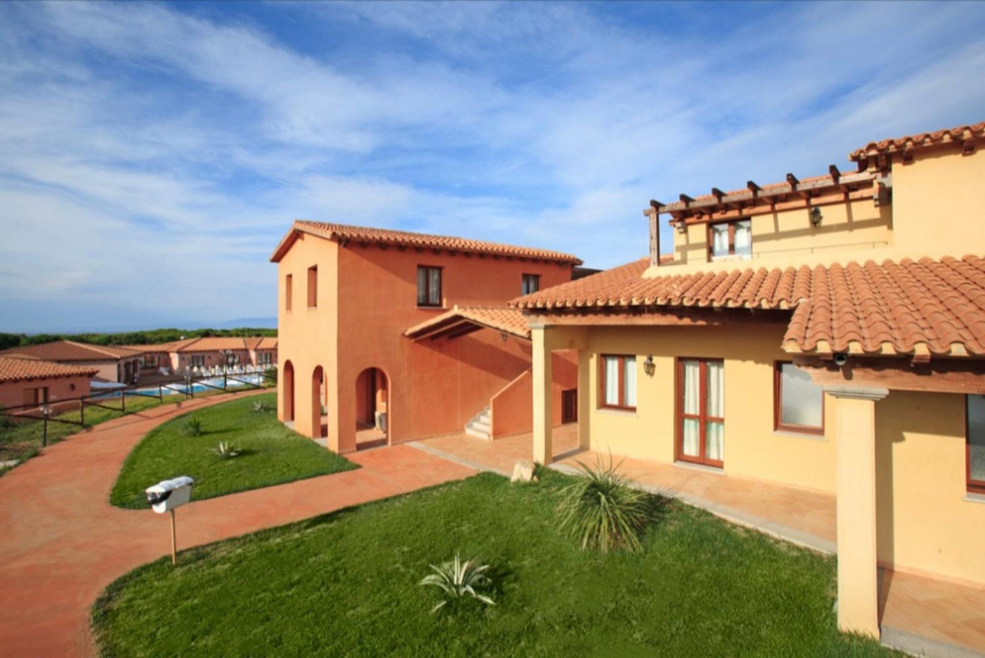 Residence Pierre & Vacances Vignola Mare Exterior photo